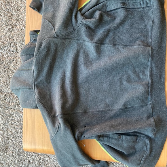 Lulu lemon jacket - Picture 9 of 9